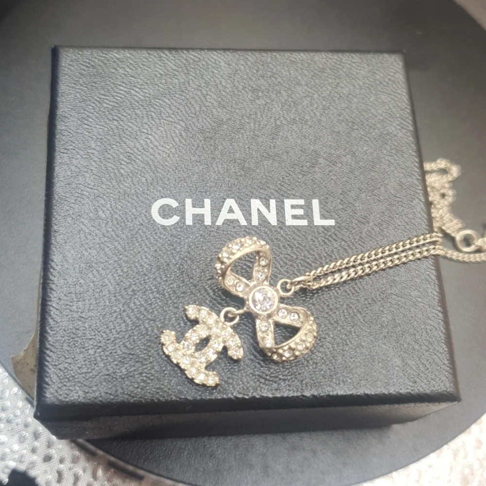 Auth🔥CHANEL  Crystal Bow Necklace🌸W /Free COA / Chanel Box -EUC-